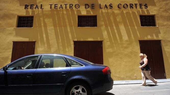 Fachada principal del Teatro de las Cortes.
