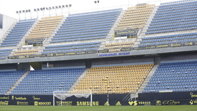 Grada vacía en el estadio Carranza.
