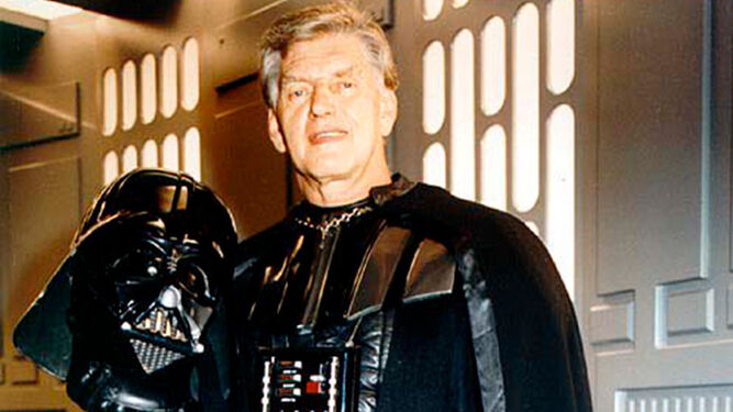 Dave Prowse, enfundado en el traje de Darth Vader.
