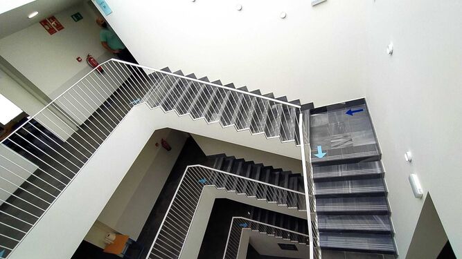 Escaleras de la Escuela de Adultos, inaugurada en octubre de 2020.