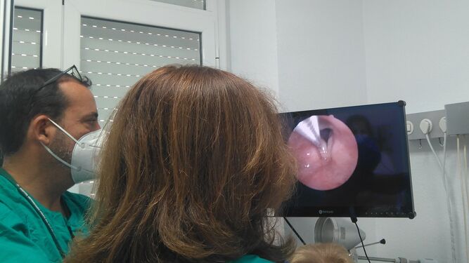 Una imagen de la consulta de Patologías de la Voz, que atiende a los pacientes con disfonía espasmódica.