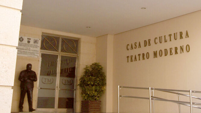 Imagen de la entrada principal al Teatro Moderno.