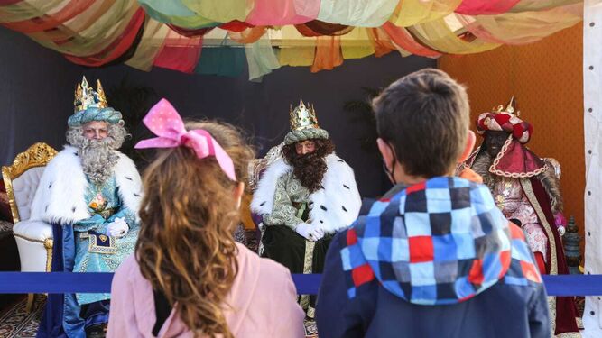 Primeras visitas a los Reyes Magos en San Fernando.