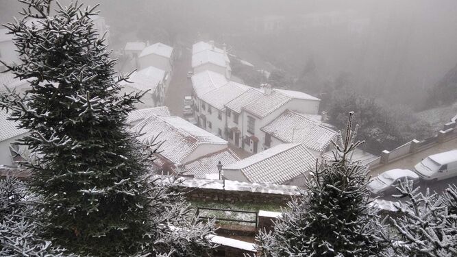La nieve llega a Grazalema