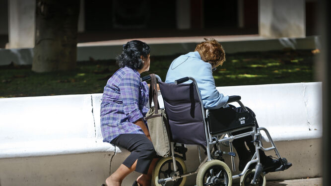 Una persona dependiente en silla de ruedas, en una imagen de archivo.