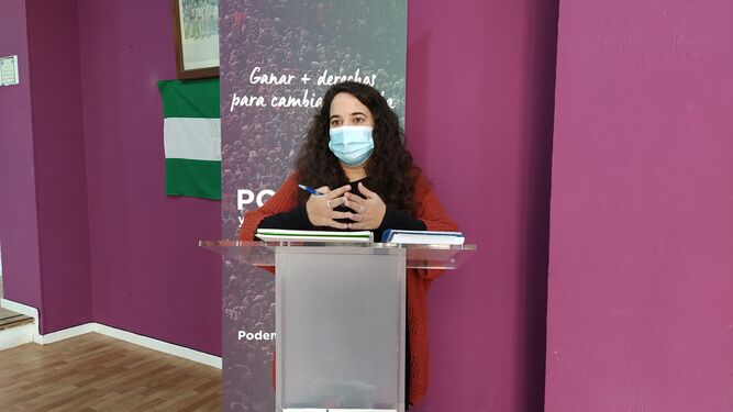 Ana Rojas, en la sede de Podemos en San Fernando.