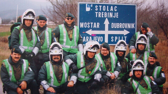 El grupo de guardias civiles en la primera misión con la OTAN