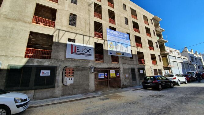 Estado actual del edificio en rehabilitación de la calle Doctor Marañón de Cádiz.