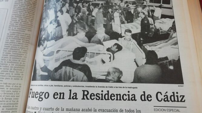 Portada del Diario con el incendio de 1991, con los enfermos en sus camas en plena Avenida. La foto fue de Bernet.