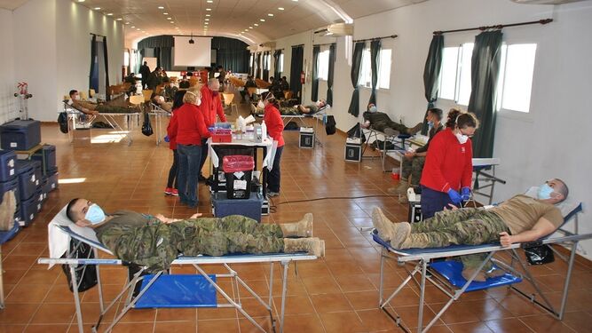 Donación de sangre en el acuartelamiento de Camposoto.
