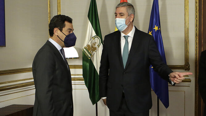 Juanma Moreno, con el presidente de Renault, José Vicente de los Mozos