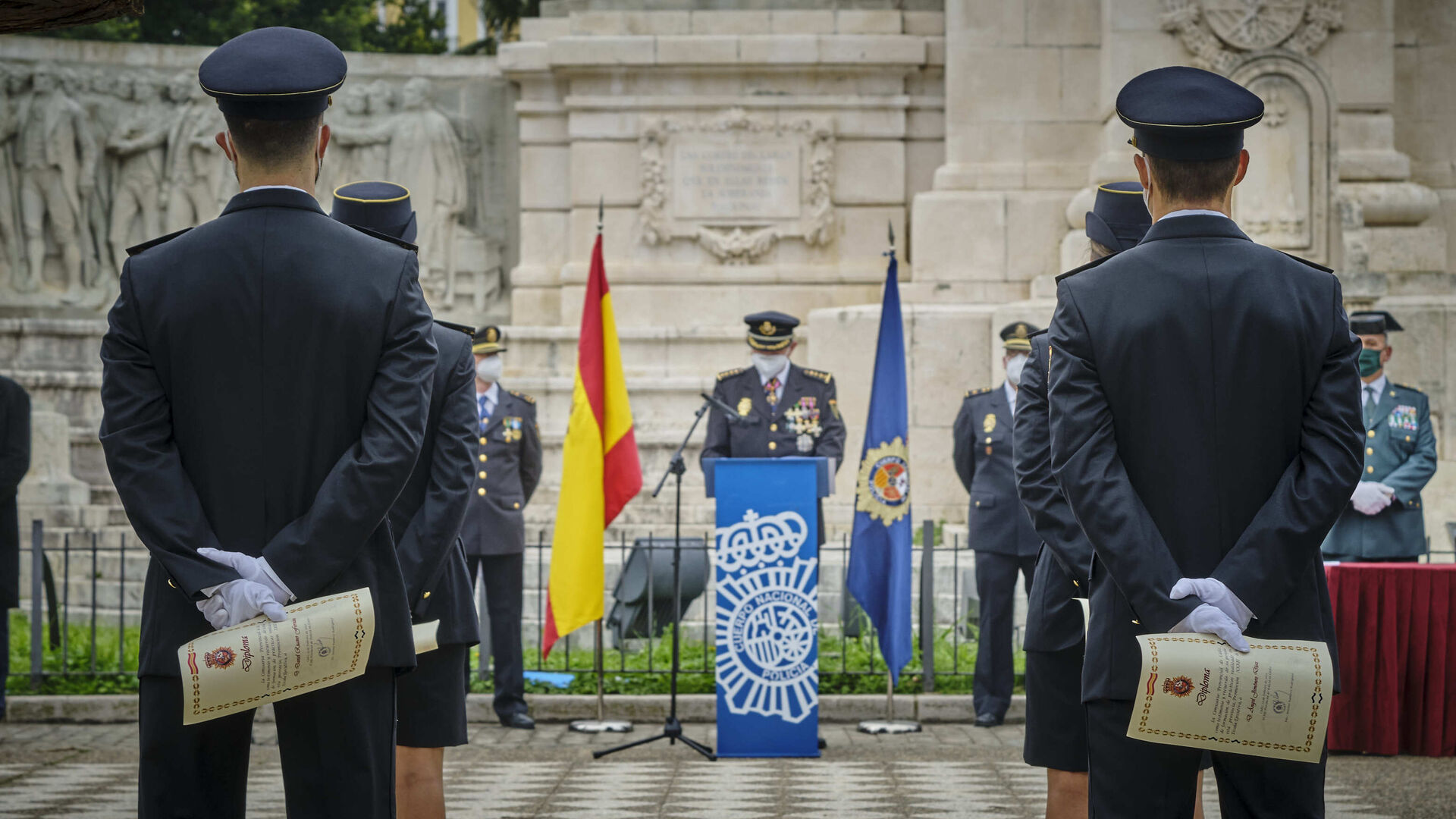 Acto de  juramento de 22 nuevos inspectores de la Polic&iacute;a Nacional en la Plaza de Espa&ntilde;a.