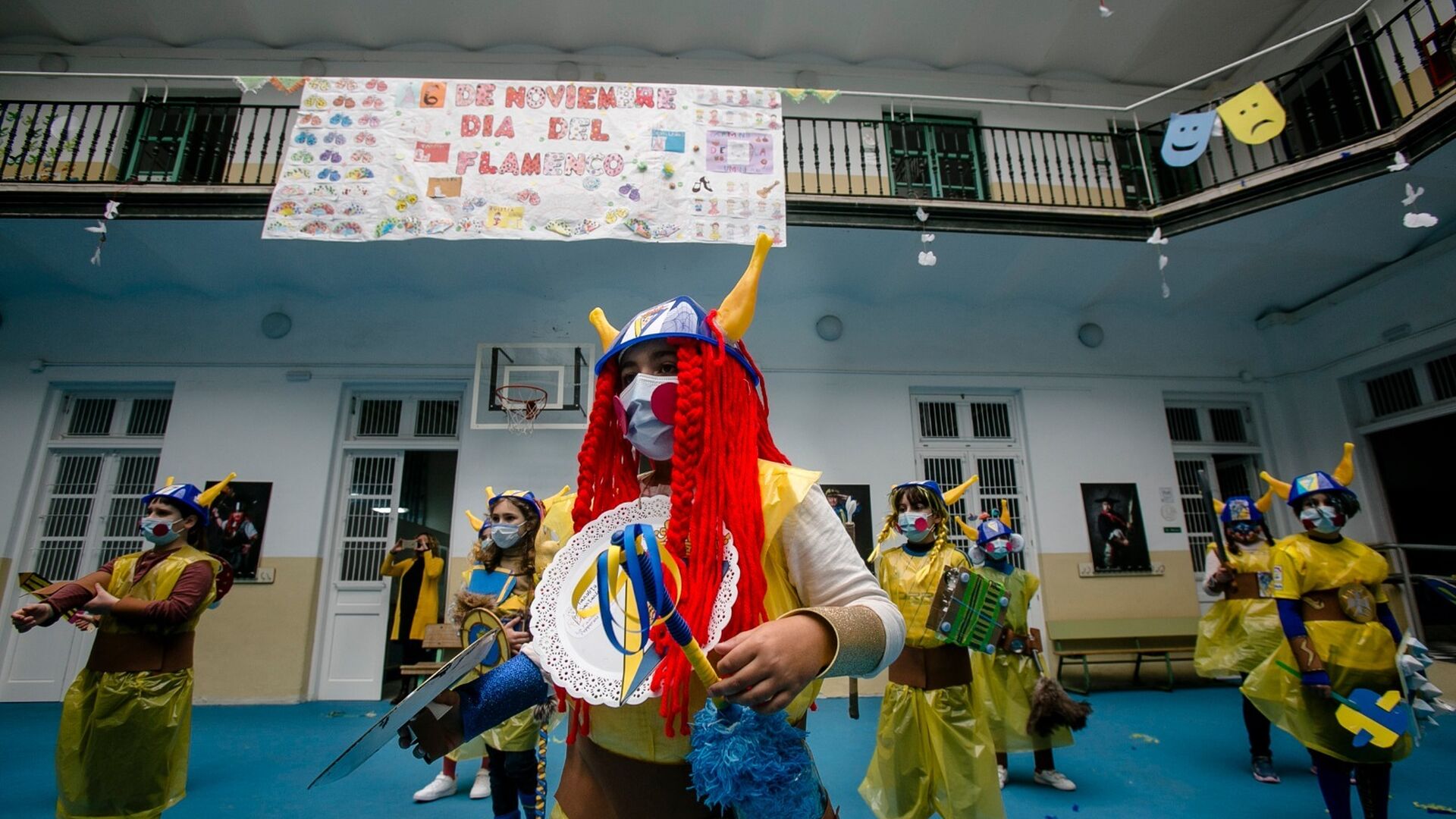Carnaval de C&aacute;diz: Homenaje a Manolo Santander en el colegio p&uacute;blico San Felipe