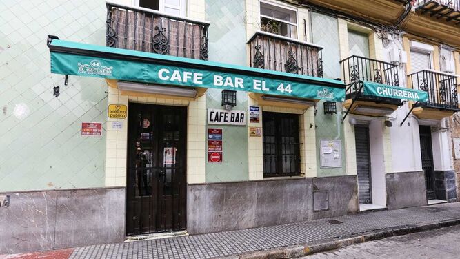 El bar El 44 de la Plaza del Rey, cerrado.