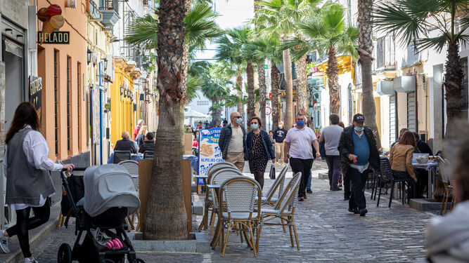 Terrazas en la calle de la Palma en Cádiz.