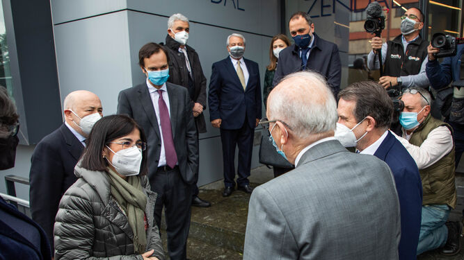 Carolina Darias visita la planta de Biofabri-Zendal, que trabaja en la vacuna española contra la COVID-19.
