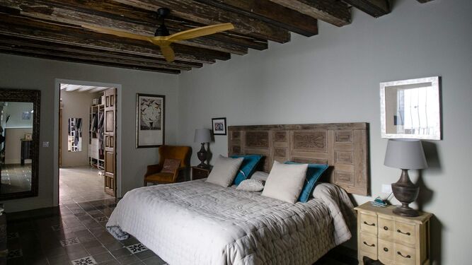 Dormitorio: Se ubica en la antigua zona de servicio de la casa, en la que se han respetado todos sus materiales  originales.
