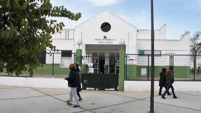 Una imagen del colegio público Sericícola, en la barriada de El Tejar.
