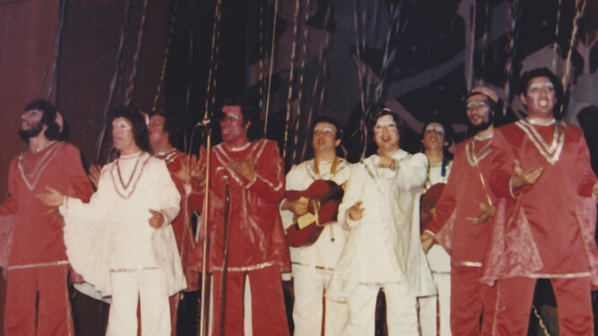 La comparsa 'Ángeles y demonios', primer premio compartido de 1979.