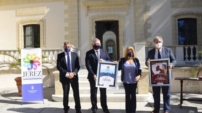 Acto de entrega de carteles a la alcaldesa de Jerez.
