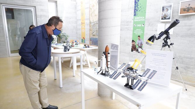 Costa Ballena acoge la exposición Complejo Internacional de Robótica Educativa y del Espacio.