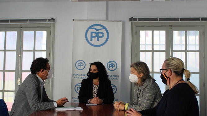 Imagen del encuentro que han mantenido este miércoles los representantes del PP en la ciudad.