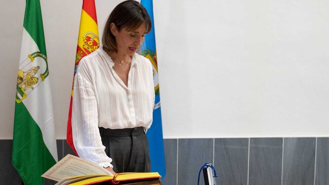 María Teresa Porras Fernández promete su cargo como concejala del Ayuntamiento de San Fernando.