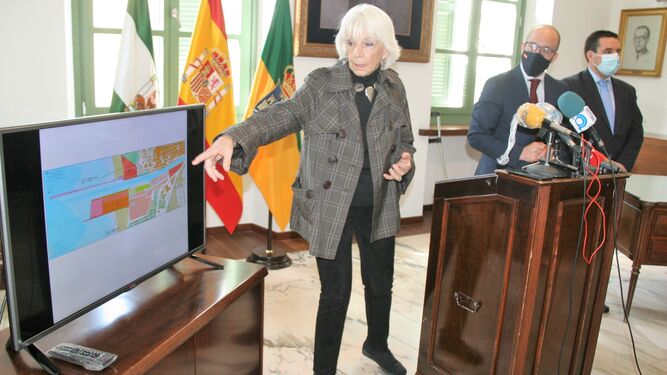 Teófila Martínez, durante una explicación ante los medios, ya como presidenta de la APBC