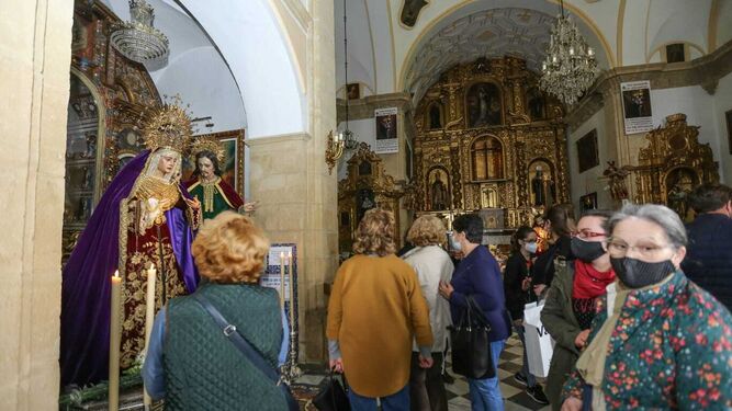 La Virgen de los Dolores Nazarena, expuesta hoy viernes a los fieles en la Iglesia de las Monjas.
