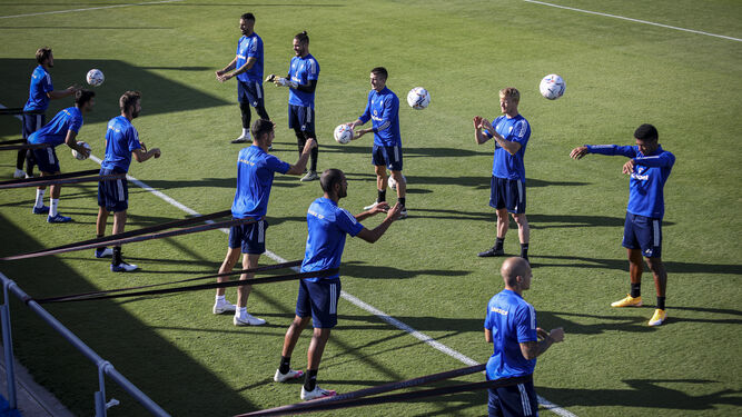 Jugadores del Cádiz en un entrenamiento.