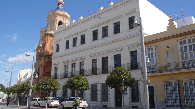 El edificio de Telefónica, junto a la Iglesia Mayor, en una imagen de archivo.