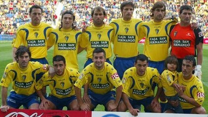 Formación inicial de los amarillos en el último Cádiz-Valencia (2005-06).