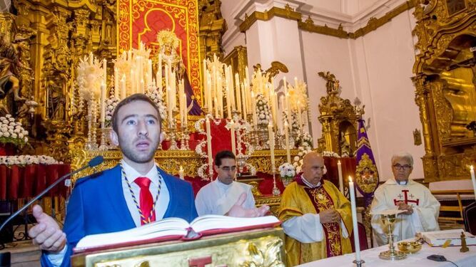 Emil Petrosyan, en una de las misas con el rito armenio en la iglesia de Santa María.