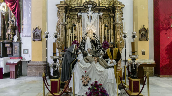 Altar montado por la hermandad de la Soledad para este Viernes Santo.