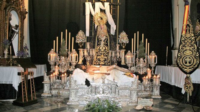 Una imagen de Soledad y Santo Entierro en la Basílica Menor.