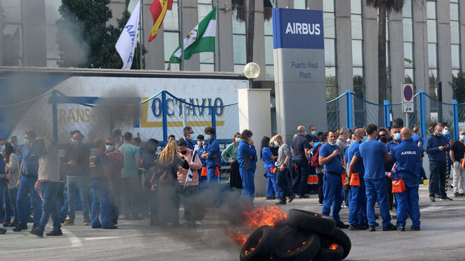 Imágenes que reflejan el recrudecimiento del conflicto laboral en Airbus de Puerto Real