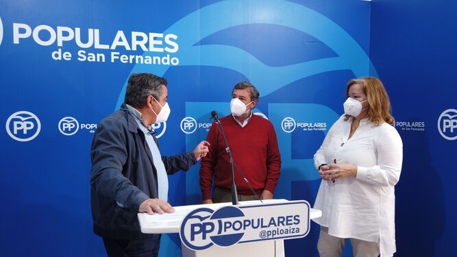 José Loaiza, Alfonso Candón y María José de Alba, esta mañana en la sede del PP isleño.