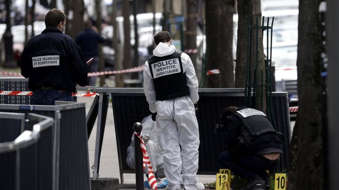 Un muerto y una herida grave en un tiroteo frente a un hospital de París