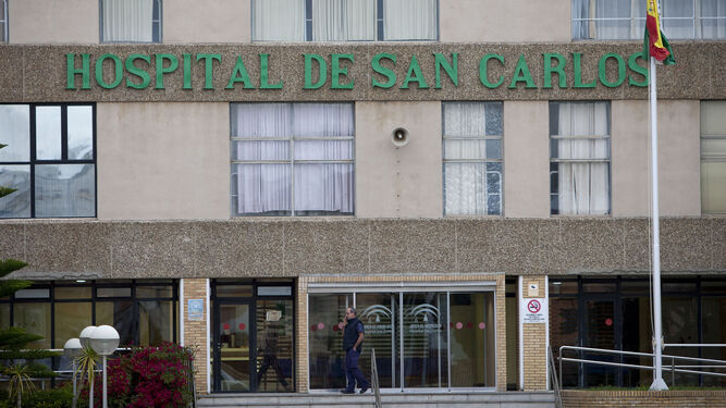 Fachada del Hospital de San Carlos.