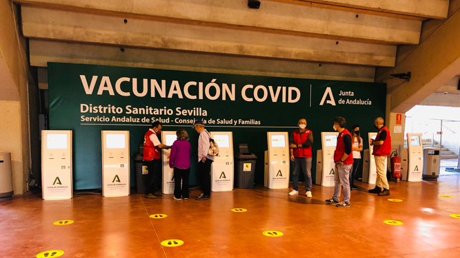 Vacunación contra el Covid-19 en el Estadio de La Cartuja de Sevilla.