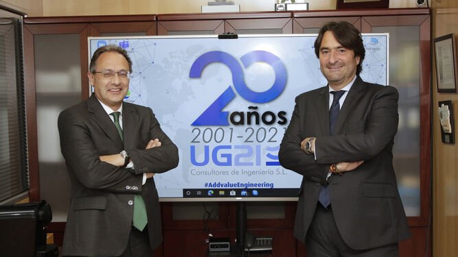 Ozgur Unay y Manuel González, presidente y consejero delegado de UG21, en la sede central de la empresa.
