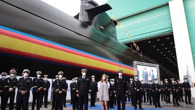 Su Alteza Real la Princesa de Asturias junto a la dotación de quilla del Submarino S-81 “Isaac Peral”