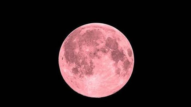 Imagen de la súper luna rosa.