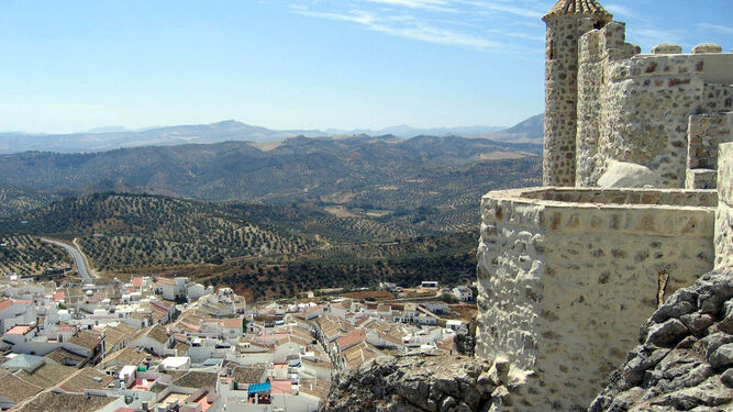 Una vista panorámica de Olvera, desde su castillo.