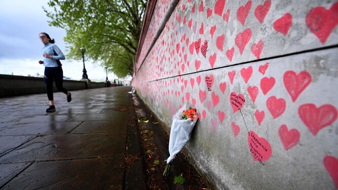 Memorial en Londres por las víctimas de la pandemia.