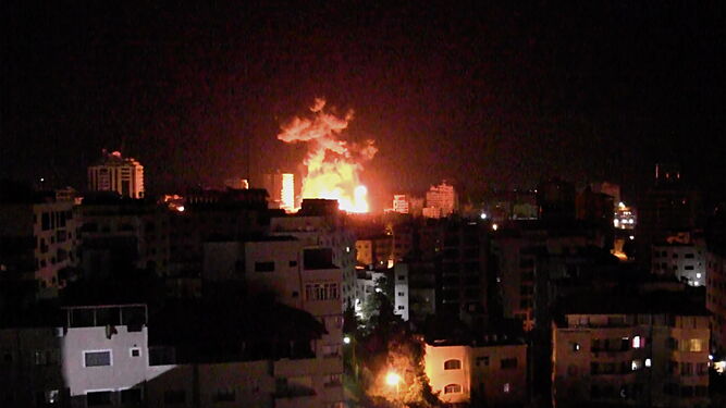 Ataque nocturno en Gaza.