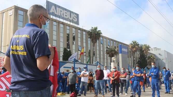 Asamblea en la puerta de la factoría de Airbus Puerto Real