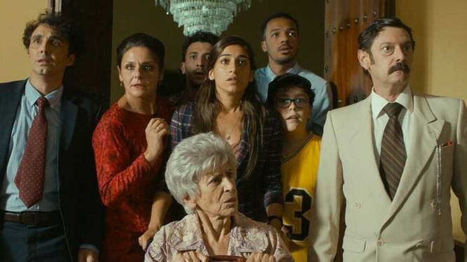 Fotograma de la película 'Sevillanas de Brooklyn' en el que puede verse a Asier Gago.