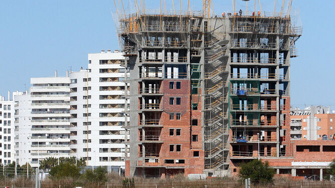 Edificio en construcción en Huelva.