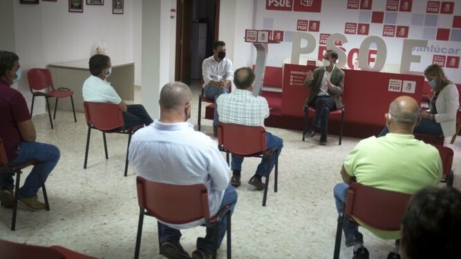 Reunión del PSOE de Sanlúcar y Chipiona con la organización agraria COAG y la Asociación de Agricultores de la Costa Noroeste la semana pasada.
